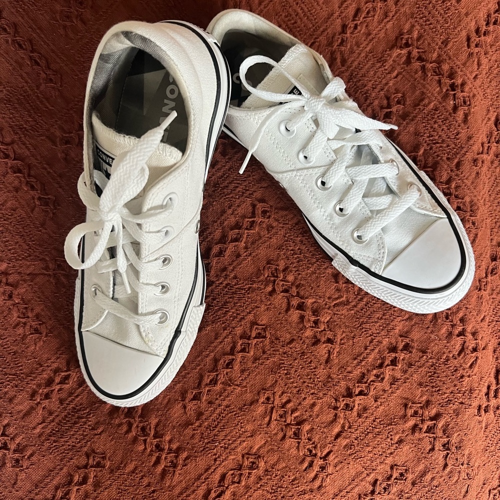 White Low-Top converse women’s Sneakers